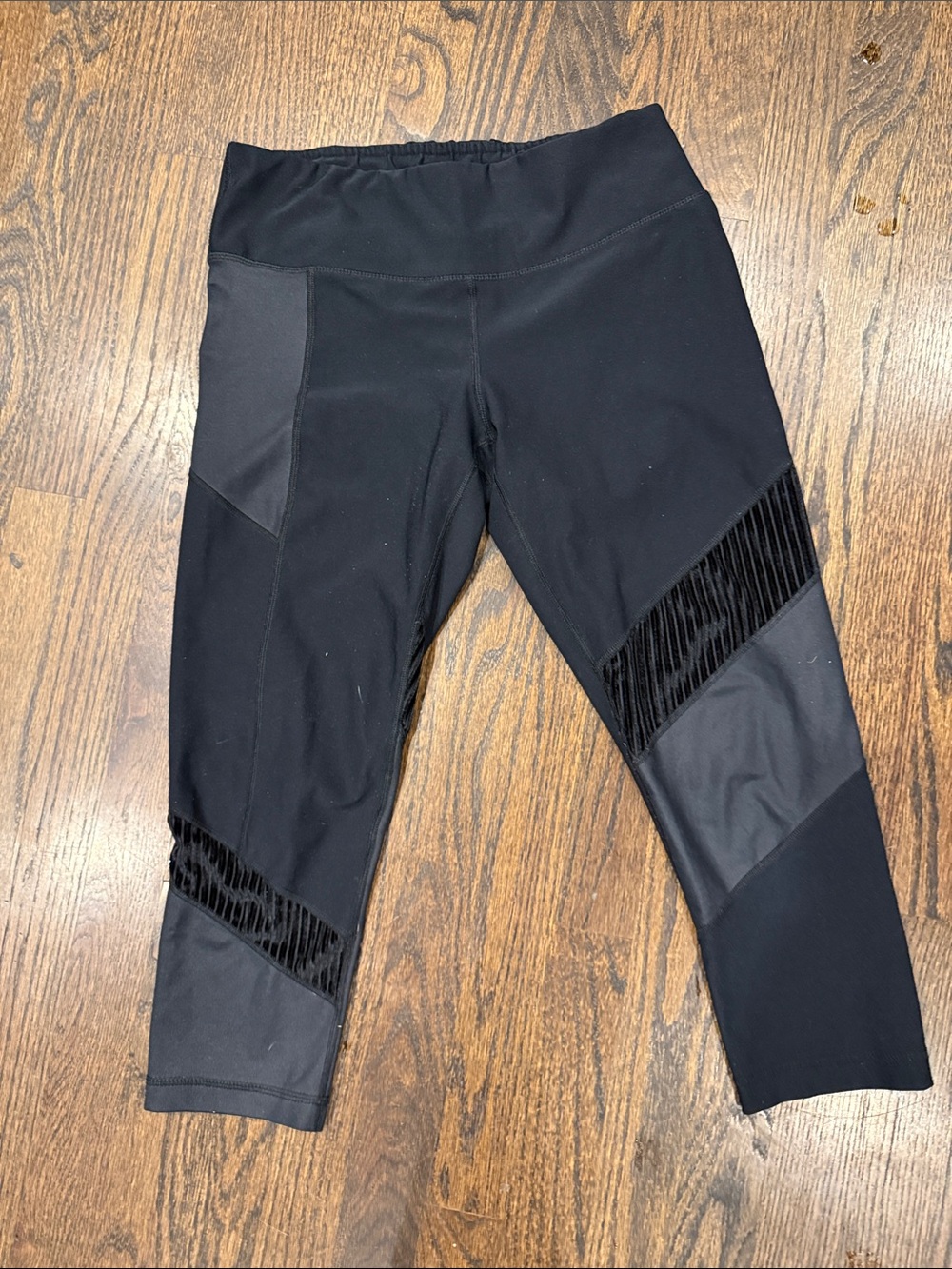 Woman’s medium Black Active Capri Leggings